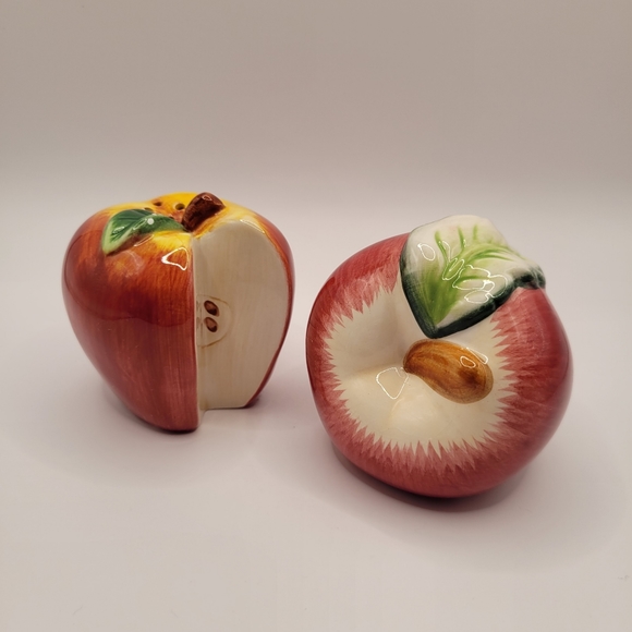 Ceramic Apple Salt and Pepper Shakers - Picture 1 of 4